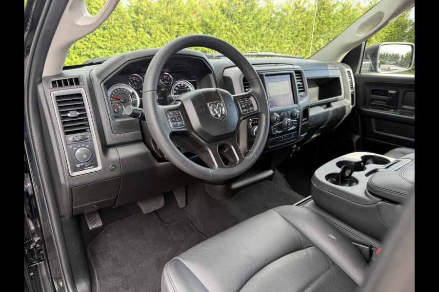 Dodge Ram 1500 5.7 V8 CLASSIC NIGHT 4x4 / LEDER / BPM VRIJ / 1e EIG. / CAMERA / 6-PERS / NAVI / 3.5T TREKHAAK Dodge Ram 1500 5.7 V8 CLASSIC NIGHT 4x4 / LEDER / BPM VRIJ / 1e EIG. / CAMERA / 6-PERS / NAVI / 3.5T TREKHAAK