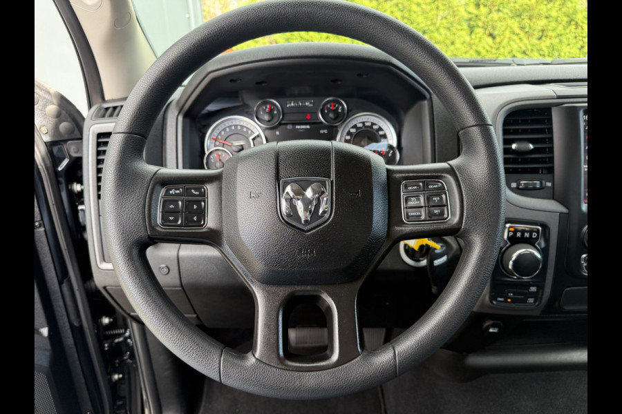 Dodge Ram 1500 5.7 V8 CLASSIC NIGHT 4x4 / LEDER / BPM VRIJ / 1e EIG. / CAMERA / 6-PERS / NAVI / 3.5T TREKHAAK Dodge Ram 1500 5.7 V8 CLASSIC NIGHT 4x4 / LEDER / BPM VRIJ / 1e EIG. / CAMERA / 6-PERS / NAVI / 3.5T TREKHAAK