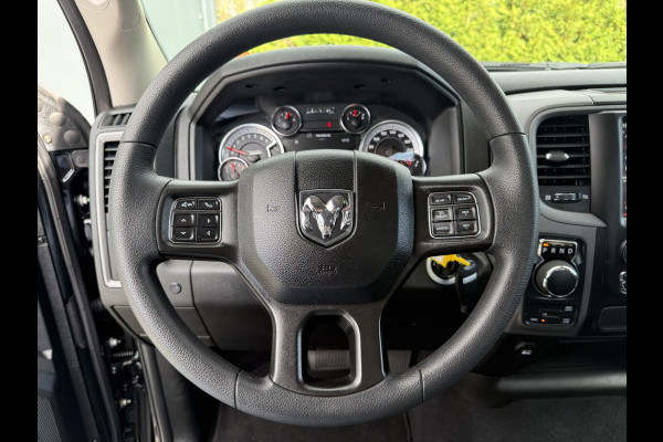 Dodge Ram 1500 5.7 V8 CLASSIC NIGHT 4x4 / LEDER / BPM VRIJ / 1e EIG. / CAMERA / 6-PERS / NAVI / 3.5T TREKHAAK Dodge Ram 1500 5.7 V8 CLASSIC NIGHT 4x4 / LEDER / BPM VRIJ / 1e EIG. / CAMERA / 6-PERS / NAVI / 3.5T TREKHAAK