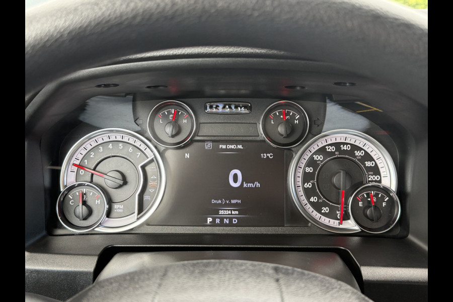 Dodge Ram 1500 5.7 V8 CLASSIC NIGHT 4x4 / LEDER / BPM VRIJ / 1e EIG. / CAMERA / 6-PERS / NAVI / 3.5T TREKHAAK Dodge Ram 1500 5.7 V8 CLASSIC NIGHT 4x4 / LEDER / BPM VRIJ / 1e EIG. / CAMERA / 6-PERS / NAVI / 3.5T TREKHAAK
