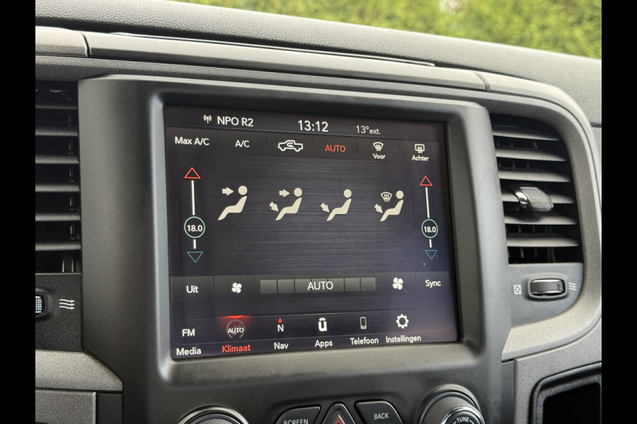 Dodge Ram 1500 5.7 V8 CLASSIC NIGHT 4x4 / LEDER / BPM VRIJ / 1e EIG. / CAMERA / 6-PERS / NAVI / 3.5T TREKHAAK Dodge Ram 1500 5.7 V8 CLASSIC NIGHT 4x4 / LEDER / BPM VRIJ / 1e EIG. / CAMERA / 6-PERS / NAVI / 3.5T TREKHAAK