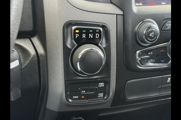 Dodge Ram 1500 5.7 V8 CLASSIC NIGHT 4x4 / LEDER / BPM VRIJ / 1e EIG. / CAMERA / 6-PERS / NAVI / 3.5T TREKHAAK Dodge Ram 1500 5.7 V8 CLASSIC NIGHT 4x4 / LEDER / BPM VRIJ / 1e EIG. / CAMERA / 6-PERS / NAVI / 3.5T TREKHAAK