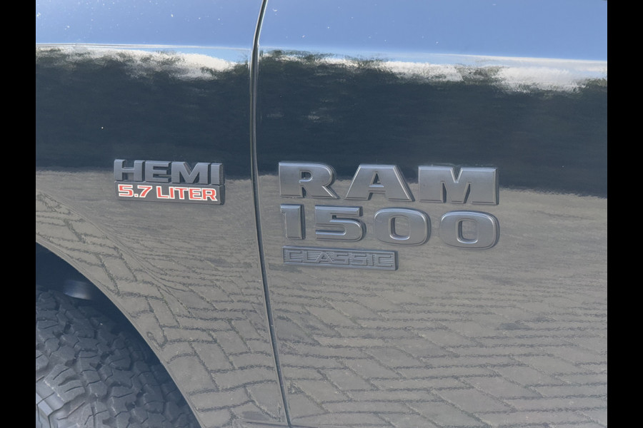 Dodge Ram 1500 5.7 V8 CLASSIC NIGHT 4x4 / LEDER / BPM VRIJ / 1e EIG. / CAMERA / 6-PERS / NAVI / 3.5T TREKHAAK Dodge Ram 1500 5.7 V8 CLASSIC NIGHT 4x4 / LEDER / BPM VRIJ / 1e EIG. / CAMERA / 6-PERS / NAVI / 3.5T TREKHAAK
