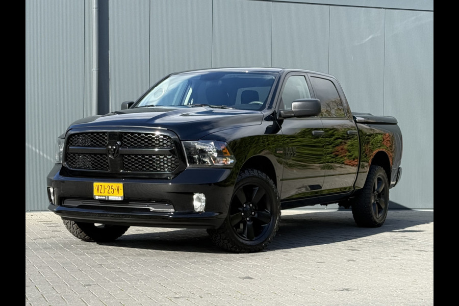 Dodge Ram 1500 5.7 V8 CLASSIC NIGHT 4x4 / LEDER / BPM VRIJ / 1e EIG. / CAMERA / 6-PERS / NAVI / 3.5T TREKHAAK Dodge Ram 1500 5.7 V8 CLASSIC NIGHT 4x4 / LEDER / BPM VRIJ / 1e EIG. / CAMERA / 6-PERS / NAVI / 3.5T TREKHAAK