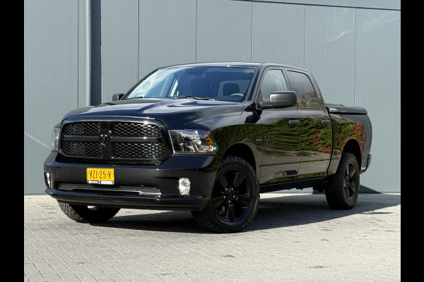 Dodge Ram 1500 5.7 V8 CLASSIC NIGHT 4x4 / LEDER / BPM VRIJ / 1e EIG. / CAMERA / 6-PERS / NAVI / 3.5T TREKHAAK Dodge Ram 1500 5.7 V8 CLASSIC NIGHT 4x4 / LEDER / BPM VRIJ / 1e EIG. / CAMERA / 6-PERS / NAVI / 3.5T TREKHAAK