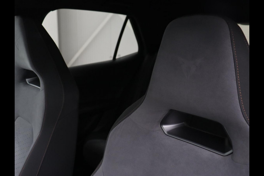CUPRA Born Performance One 62 kWh | Stoel & stuurverwarming | Massage | Camera | Adaptive cruise | Carplay | Keyless | Navigatie CUPRA Born Performance One 62 kWh | Stoel & stuurverwarming | Massage | Camera | Adaptive cruise | Carplay | Keyless | Navigatie