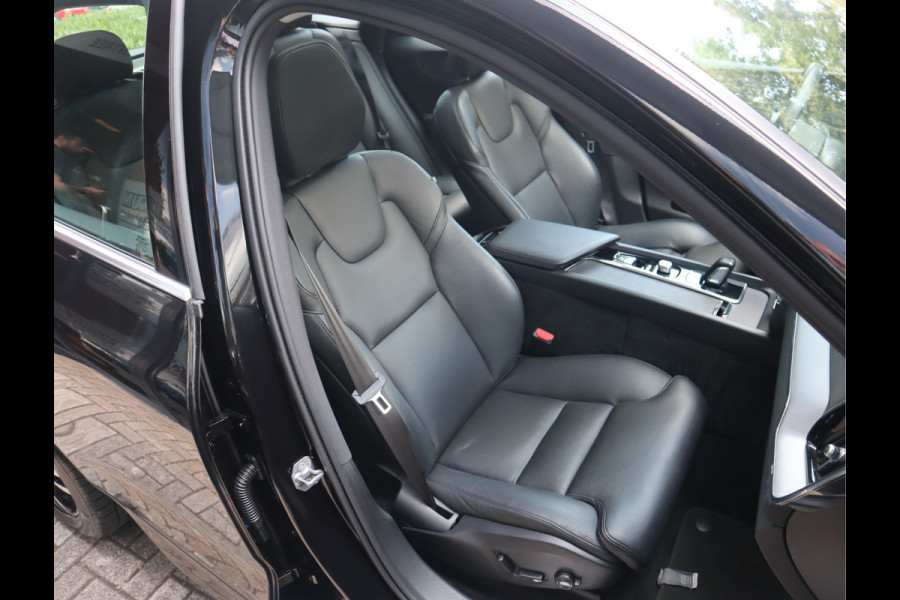 Volvo XC60 2.0 B5 250 PK Momentum Exclusive / Panoramadak Volvo XC60 2.0 B5 250 PK Momentum Exclusive / Panoramadak