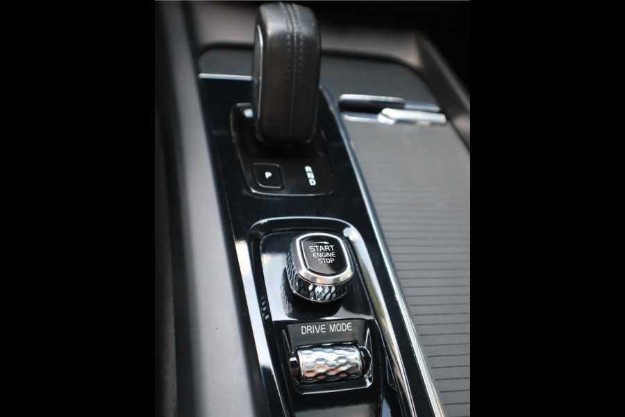 Volvo XC60 2.0 B5 250 PK Momentum Exclusive / Panoramadak Volvo XC60 2.0 B5 250 PK Momentum Exclusive / Panoramadak