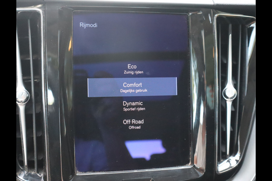 Volvo XC60 2.0 B5 250 PK Momentum Exclusive / Panoramadak Volvo XC60 2.0 B5 250 PK Momentum Exclusive / Panoramadak