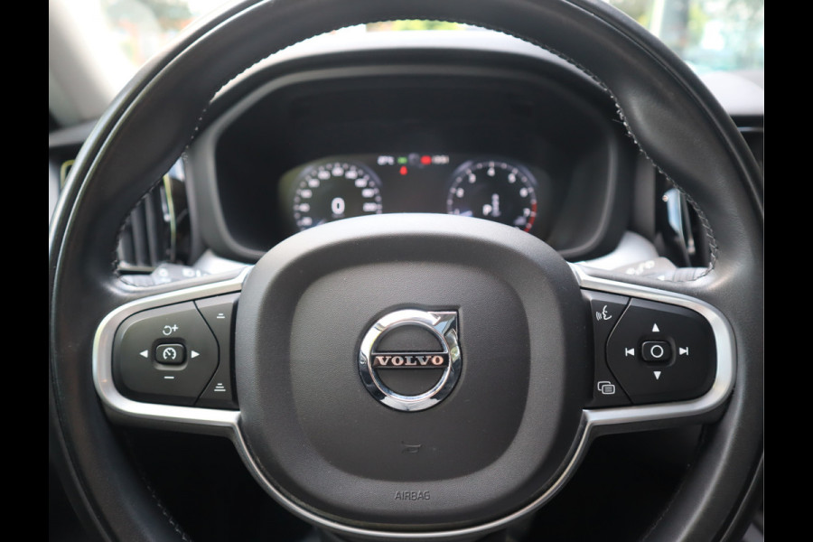 Volvo XC60 2.0 B5 250 PK Momentum Exclusive / Panoramadak Volvo XC60 2.0 B5 250 PK Momentum Exclusive / Panoramadak