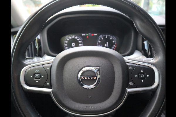 Volvo XC60 2.0 B5 250 PK Momentum Exclusive / Panoramadak Volvo XC60 2.0 B5 250 PK Momentum Exclusive / Panoramadak