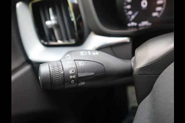 Volvo XC60 2.0 B5 250 PK Momentum Exclusive / Panoramadak Volvo XC60 2.0 B5 250 PK Momentum Exclusive / Panoramadak