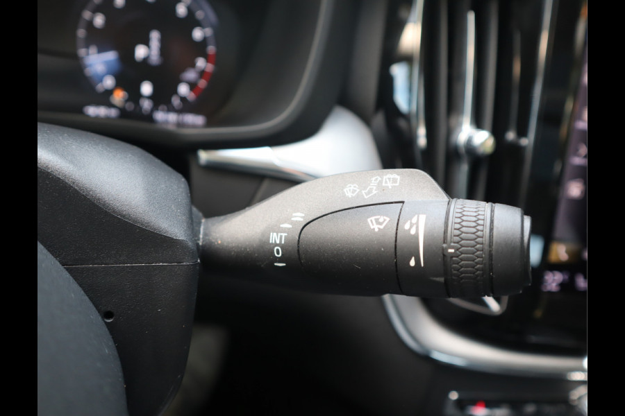 Volvo XC60 2.0 B5 250 PK Momentum Exclusive / Panoramadak Volvo XC60 2.0 B5 250 PK Momentum Exclusive / Panoramadak