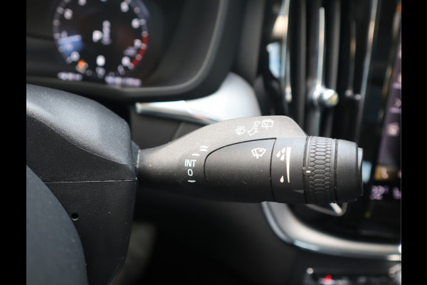 Volvo XC60 2.0 B5 250 PK Momentum Exclusive / Panoramadak Volvo XC60 2.0 B5 250 PK Momentum Exclusive / Panoramadak