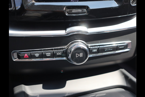 Volvo XC60 2.0 B5 250 PK Momentum Exclusive / Panoramadak Volvo XC60 2.0 B5 250 PK Momentum Exclusive / Panoramadak