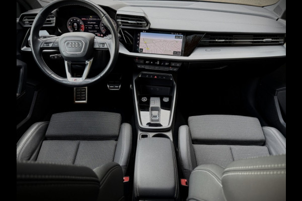 Audi A3 Sedan 1.5 Tfsi Aut 2xS line panorama/19 inch/camera/navi Audi A3 Sedan 1.5 Tfsi Aut 2xS line panorama/19 inch/camera/navi