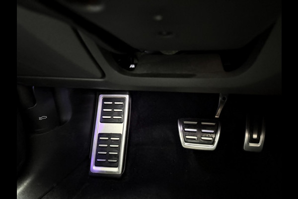 Audi A3 Sedan 1.5 Tfsi Aut 2xS line panorama/19 inch/camera/navi Audi A3 Sedan 1.5 Tfsi Aut 2xS line panorama/19 inch/camera/navi