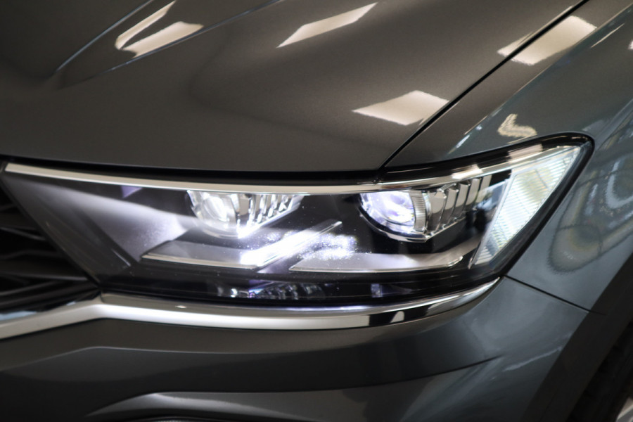 Volkswagen T-Roc 1.5 TSI Sport ACC PDC Navi Panoramadak Leder Automaat 150PK! Volkswagen T-Roc 1.5 TSI Sport ACC PDC Navi Panoramadak Leder Automaat 150PK!