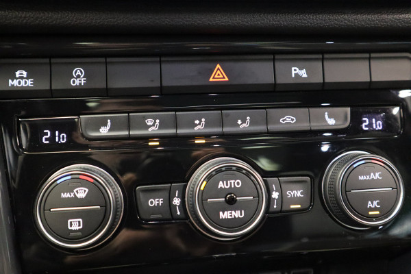 Volkswagen T-Roc 1.5 TSI Sport ACC PDC Navi Panoramadak Leder Automaat 150PK! Volkswagen T-Roc 1.5 TSI Sport ACC PDC Navi Panoramadak Leder Automaat 150PK!