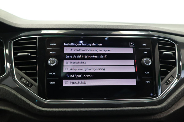 Volkswagen T-Roc 1.5 TSI Sport ACC PDC Navi Panoramadak Leder Automaat 150PK! Volkswagen T-Roc 1.5 TSI Sport ACC PDC Navi Panoramadak Leder Automaat 150PK!