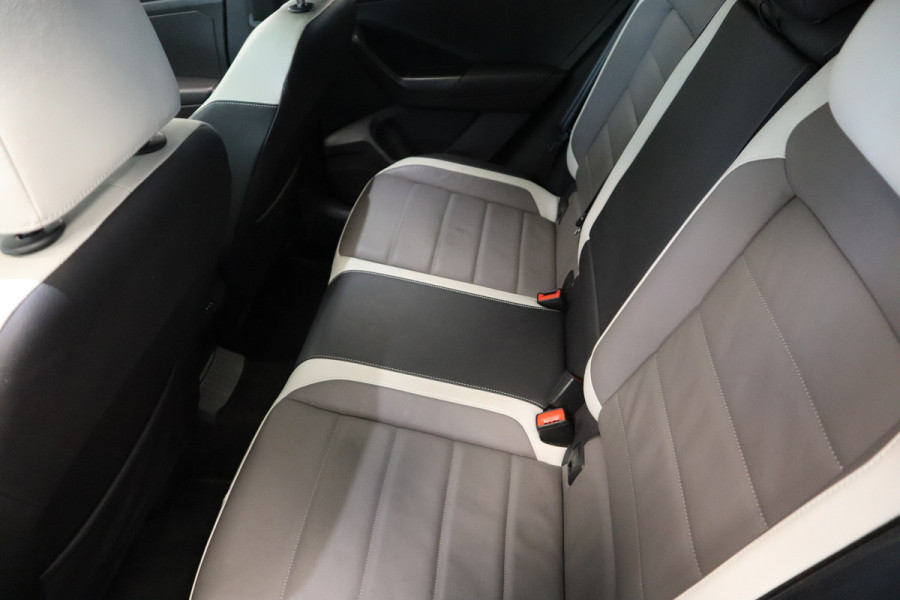 Volkswagen T-Roc 1.5 TSI Sport ACC PDC Navi Panoramadak Leder Automaat 150PK! Volkswagen T-Roc 1.5 TSI Sport ACC PDC Navi Panoramadak Leder Automaat 150PK!