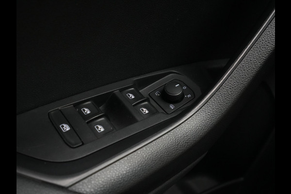 Škoda Karoq 1.5 TSI 150pk DSG Sportline Business Navigatie 19"velgen Camera Keyless 286