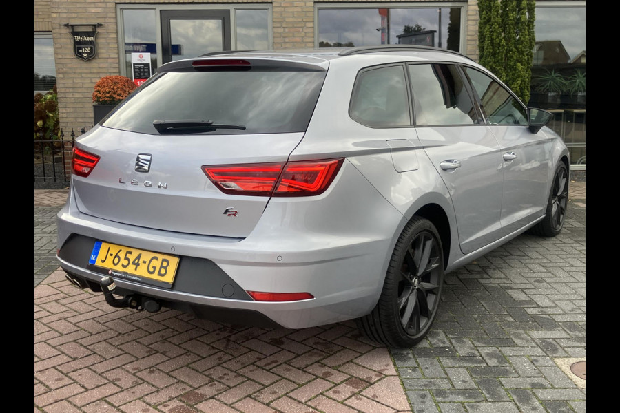 Seat León ST 1.5 TSI FR Ultimate Edition Black Sky | Trekhaak | Camera | NAP Seat León ST 1.5 TSI FR Ultimate Edition Black Sky | Trekhaak | Camera | NAP