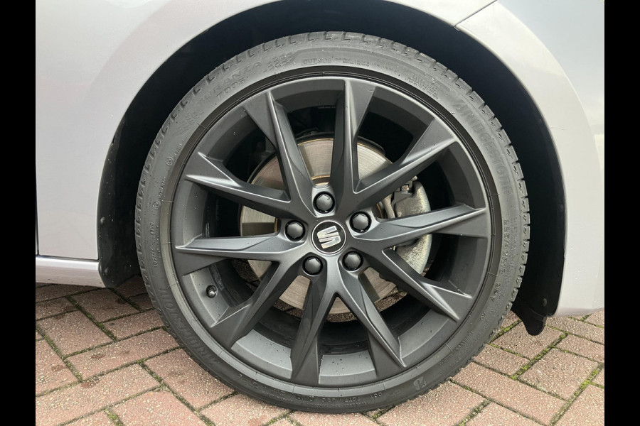 Seat León ST 1.5 TSI FR Ultimate Edition Black Sky | Trekhaak | Camera | NAP Seat León ST 1.5 TSI FR Ultimate Edition Black Sky | Trekhaak | Camera | NAP