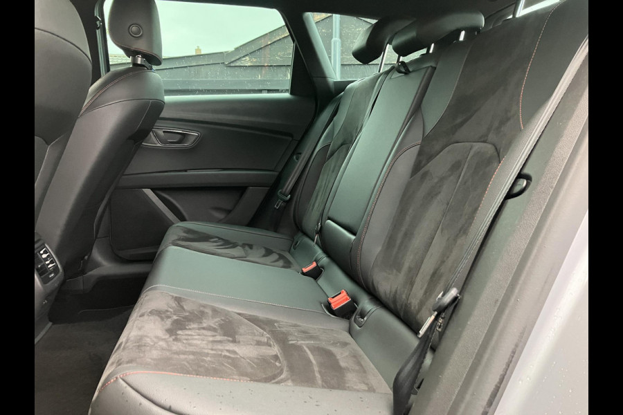 Seat León ST 1.5 TSI FR Ultimate Edition Black Sky | Trekhaak | Camera | NAP Seat León ST 1.5 TSI FR Ultimate Edition Black Sky | Trekhaak | Camera | NAP