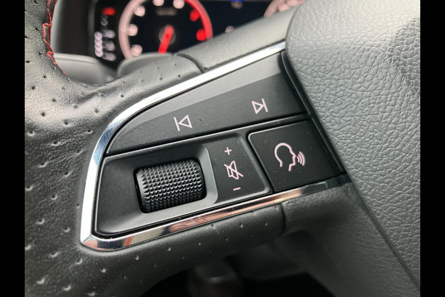 Seat León ST 1.5 TSI FR Ultimate Edition Black Sky | Trekhaak | Camera | NAP Seat León ST 1.5 TSI FR Ultimate Edition Black Sky | Trekhaak | Camera | NAP