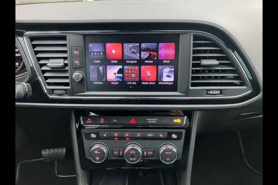 Seat León ST 1.5 TSI FR Ultimate Edition Black Sky | Trekhaak | Camera | NAP Seat León ST 1.5 TSI FR Ultimate Edition Black Sky | Trekhaak | Camera | NAP