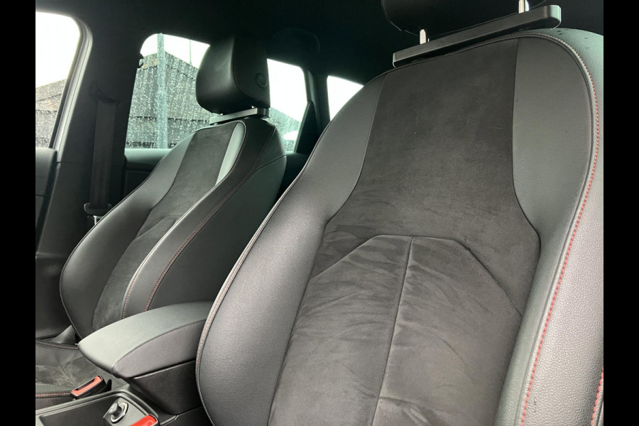 Seat León ST 1.5 TSI FR Ultimate Edition Black Sky | Trekhaak | Camera | NAP Seat León ST 1.5 TSI FR Ultimate Edition Black Sky | Trekhaak | Camera | NAP
