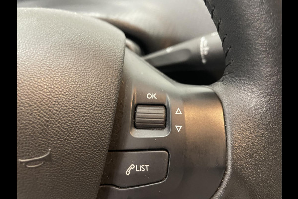 Peugeot 2008 1.2 PureTech Active 82pk Navigatie Apple Carplay/Android Auto Cruise Control Airco Peugeot 2008 1.2 PureTech Active 82pk Navigatie Apple Carplay/Android Auto Cruise Control Airco