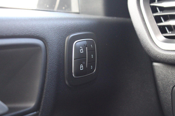 Ford Kuga 2.5 PHEV Active X 243pk | Driver Assistance Pack | Winterpack | Technology Pack | Panoramadak | All Season banden