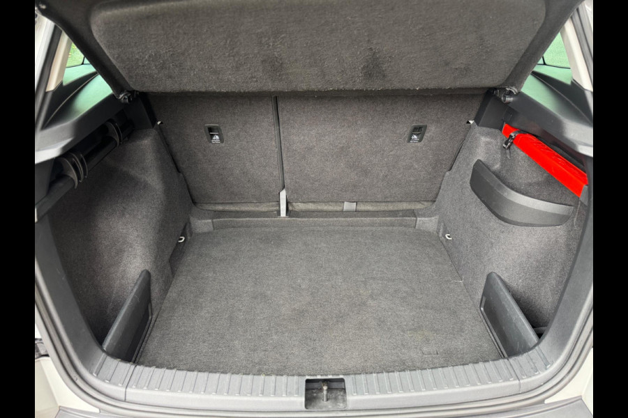 Škoda Karoq 1.0 TSI Pano Navi Apple CarPlay Cruise Nardogrey Boekjes Dealeronderhouden Nieuwe APK