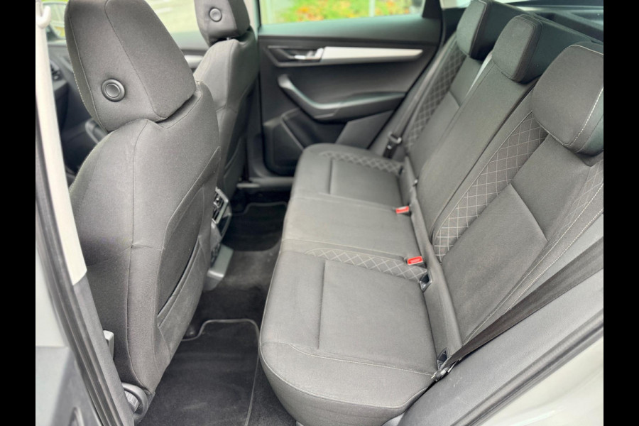 Škoda Karoq 1.0 TSI Pano Navi Apple CarPlay Cruise Nardogrey Boekjes Dealeronderhouden Nieuwe APK