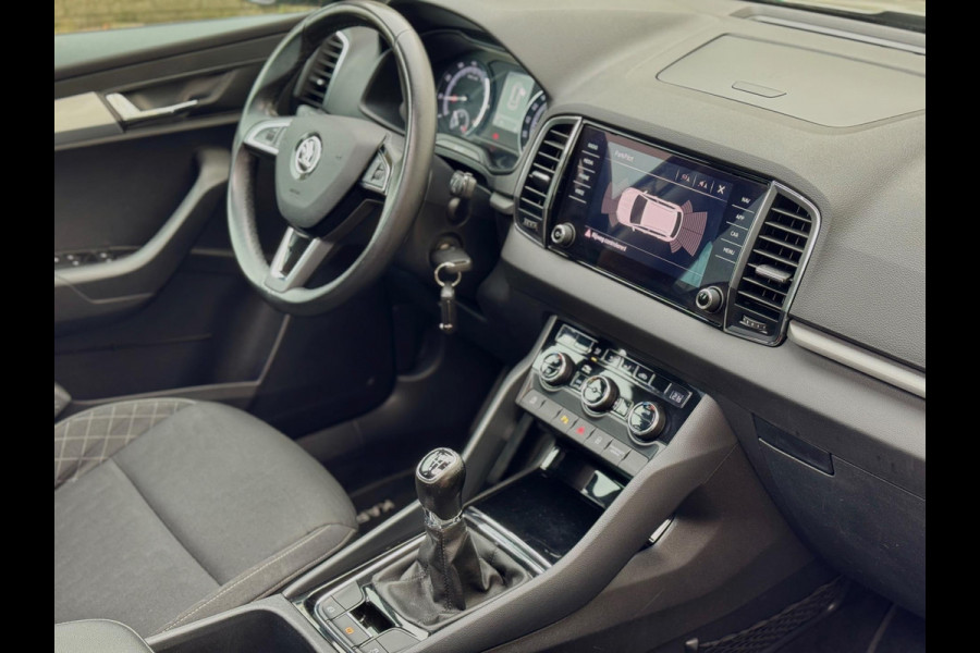 Škoda Karoq 1.0 TSI Pano Navi Apple CarPlay Cruise Nardogrey Boekjes Dealeronderhouden Nieuwe APK