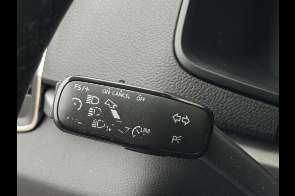 Škoda Karoq 1.0 TSI Pano Navi Apple CarPlay Cruise Nardogrey Boekjes Dealeronderhouden Nieuwe APK