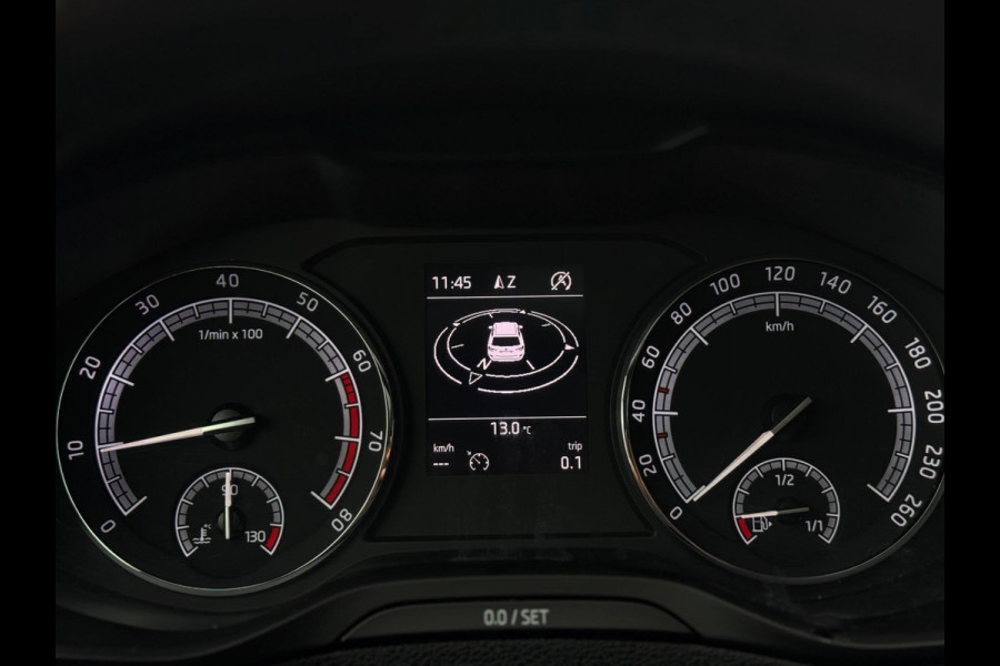 Škoda Karoq 1.0 TSI Pano Navi Apple CarPlay Cruise Nardogrey Boekjes Dealeronderhouden Nieuwe APK