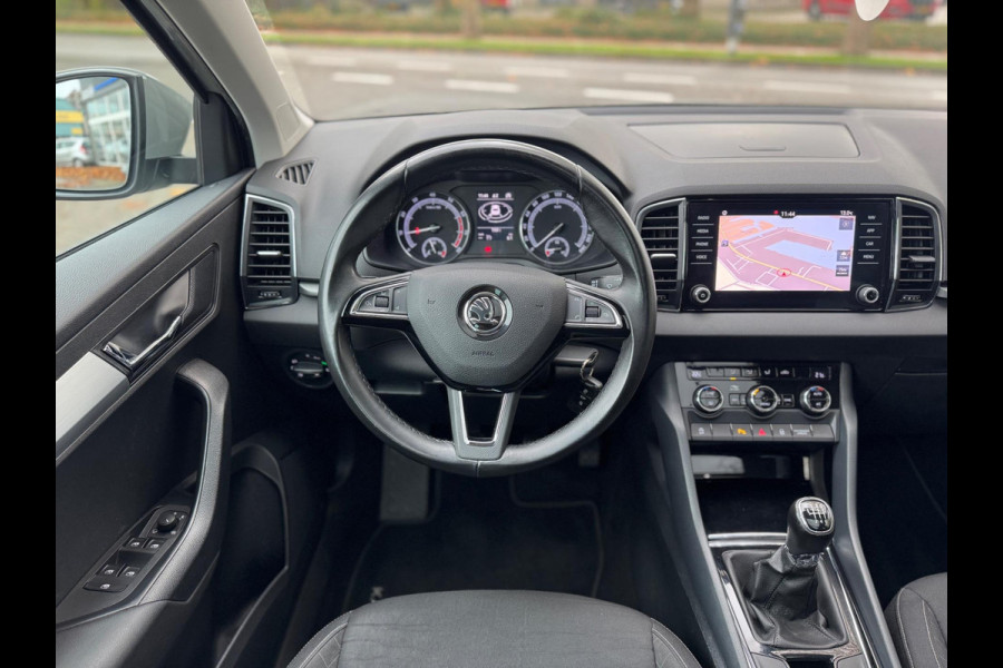 Škoda Karoq 1.0 TSI Pano Navi Apple CarPlay Cruise Nardogrey Boekjes Dealeronderhouden Nieuwe APK