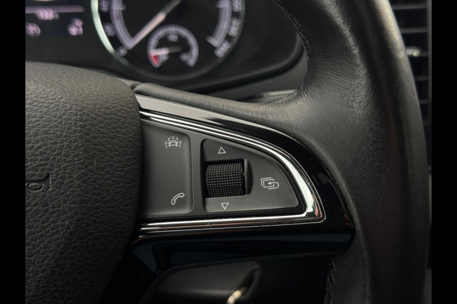 Škoda Karoq 1.0 TSI Pano Navi Apple CarPlay Cruise Nardogrey Boekjes Dealeronderhouden Nieuwe APK