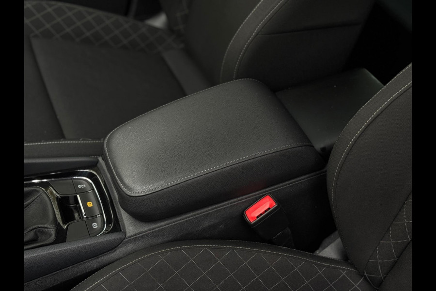 Škoda Karoq 1.0 TSI Pano Navi Apple CarPlay Cruise Nardogrey Boekjes Dealeronderhouden Nieuwe APK