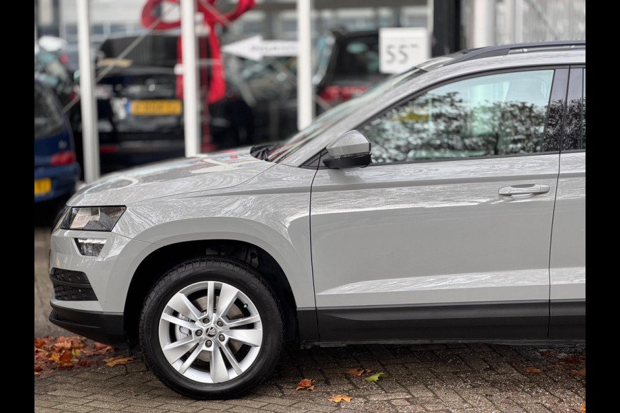 Škoda Karoq 1.0 TSI Pano Navi Apple CarPlay Cruise Nardogrey Boekjes Dealeronderhouden Nieuwe APK