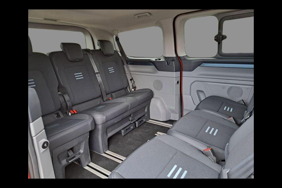 Ford Tourneo Custom 340 L2H1 Active 65 kWh 218pk | Driver Assistance Pack | Verwarmde Voorstoelen | 8 persoons | Uniek in Nederland! Ford Tourneo Custom 340 L2H1 Active 65 kWh 218pk | Driver Assistance Pack | Verwarmde Voorstoelen | 8 persoons | Uniek in Nederland!