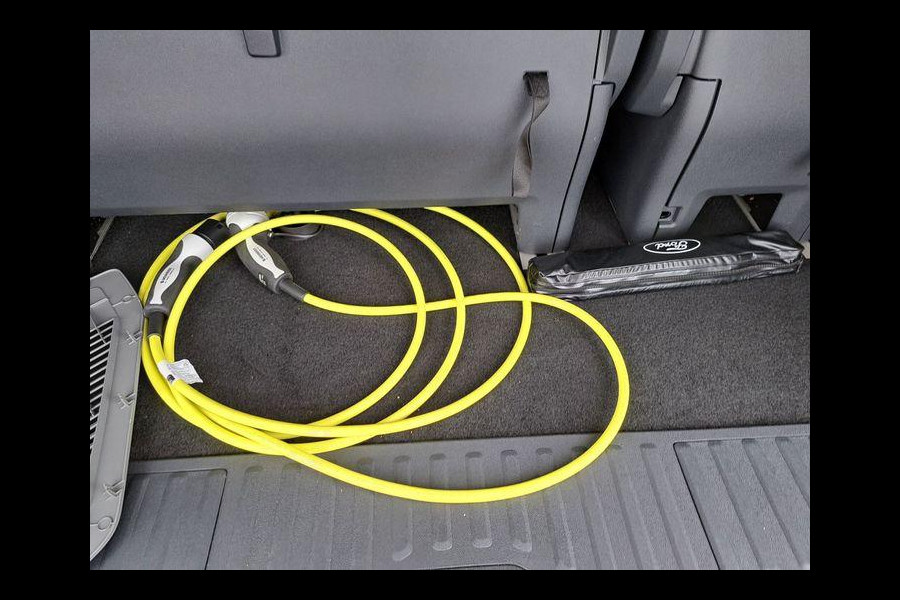 Ford Tourneo Custom 340 L2H1 Active 65 kWh 218pk | Driver Assistance Pack | Verwarmde Voorstoelen | 8 persoons | Uniek in Nederland! Ford Tourneo Custom 340 L2H1 Active 65 kWh 218pk | Driver Assistance Pack | Verwarmde Voorstoelen | 8 persoons | Uniek in Nederland!