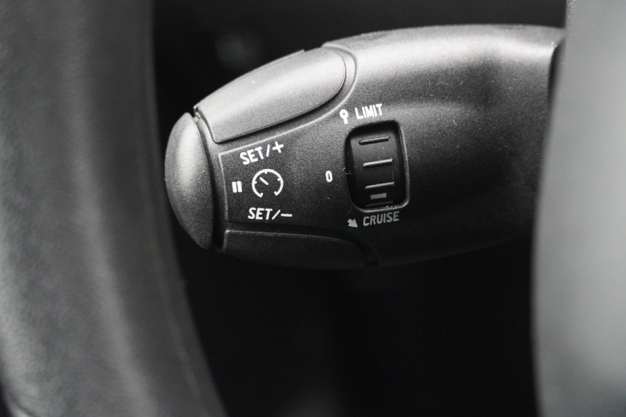 Peugeot 208 BWJ 2019 / 82 PK 1.2 Active | | AIRCO | NAVI | CRUISE | PDC | ELEKTRISCH PAKKET Peugeot 208 BWJ 2019 / 82 PK 1.2 Active | | AIRCO | NAVI | CRUISE | PDC | ELEKTRISCH PAKKET