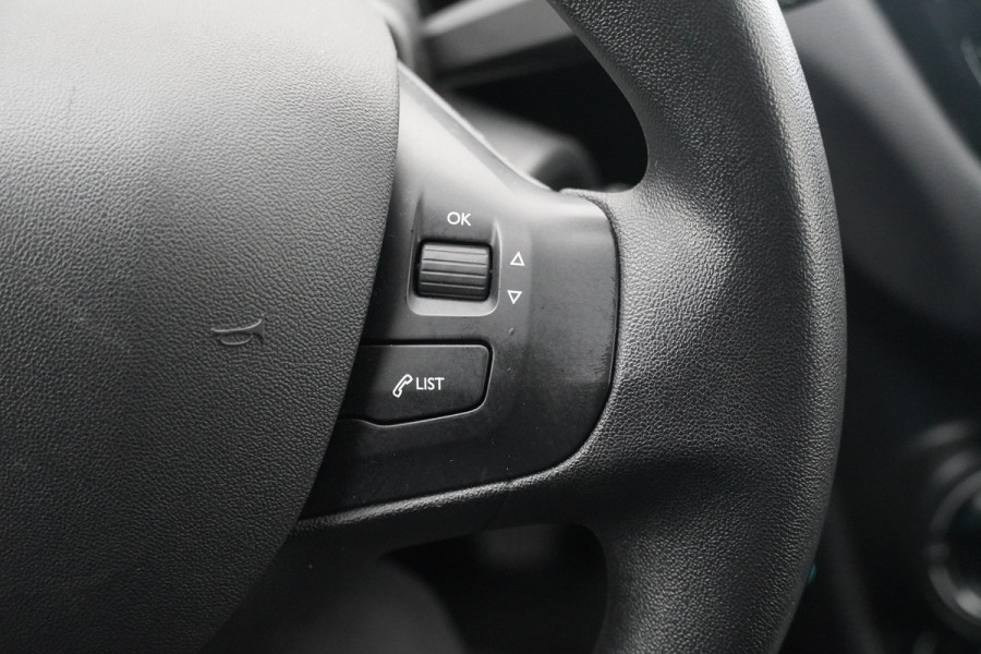 Peugeot 208 BWJ 2019 / 82 PK 1.2 Active | | AIRCO | NAVI | CRUISE | PDC | ELEKTRISCH PAKKET Peugeot 208 BWJ 2019 / 82 PK 1.2 Active | | AIRCO | NAVI | CRUISE | PDC | ELEKTRISCH PAKKET