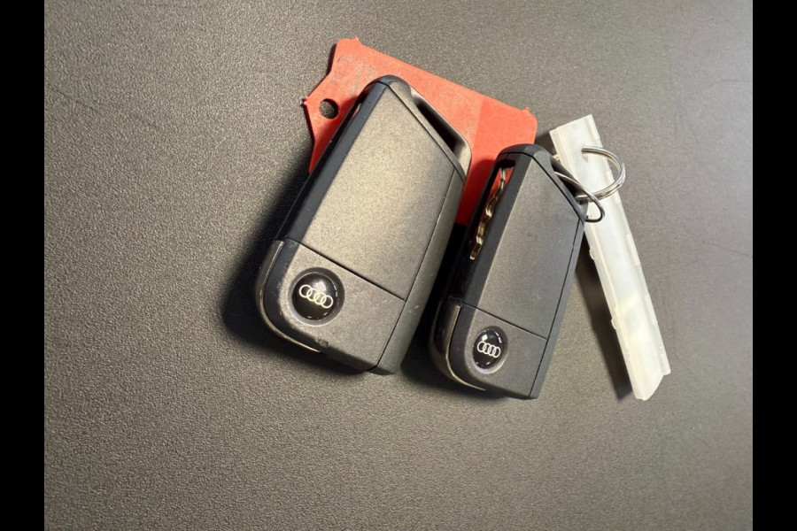 Audi A1 Sportback 30 TFSI 110pk S-line chronos grijs/zwart dak/carplay Audi A1 Sportback 30 TFSI 110pk S-line chronos grijs/zwart dak/carplay