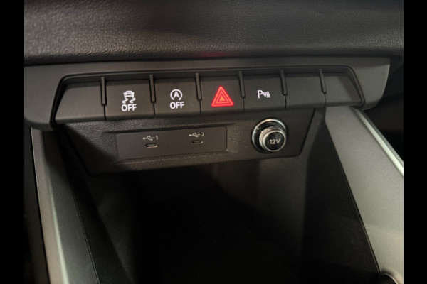 Audi A1 Sportback 30 TFSI 110pk S-line chronos grijs/zwart dak/carplay Audi A1 Sportback 30 TFSI 110pk S-line chronos grijs/zwart dak/carplay