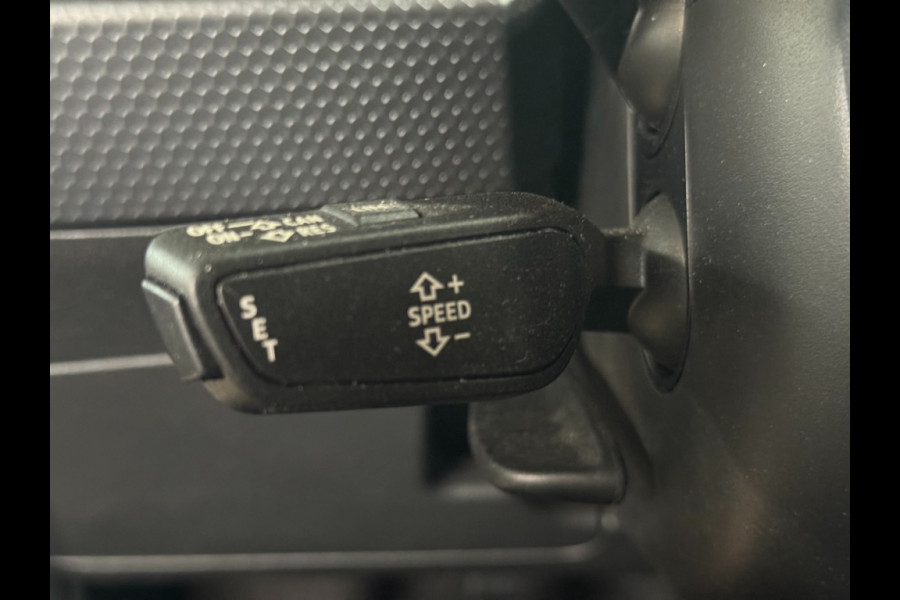 Audi A1 Sportback 30 TFSI 110pk S-line chronos grijs/zwart dak/carplay Audi A1 Sportback 30 TFSI 110pk S-line chronos grijs/zwart dak/carplay